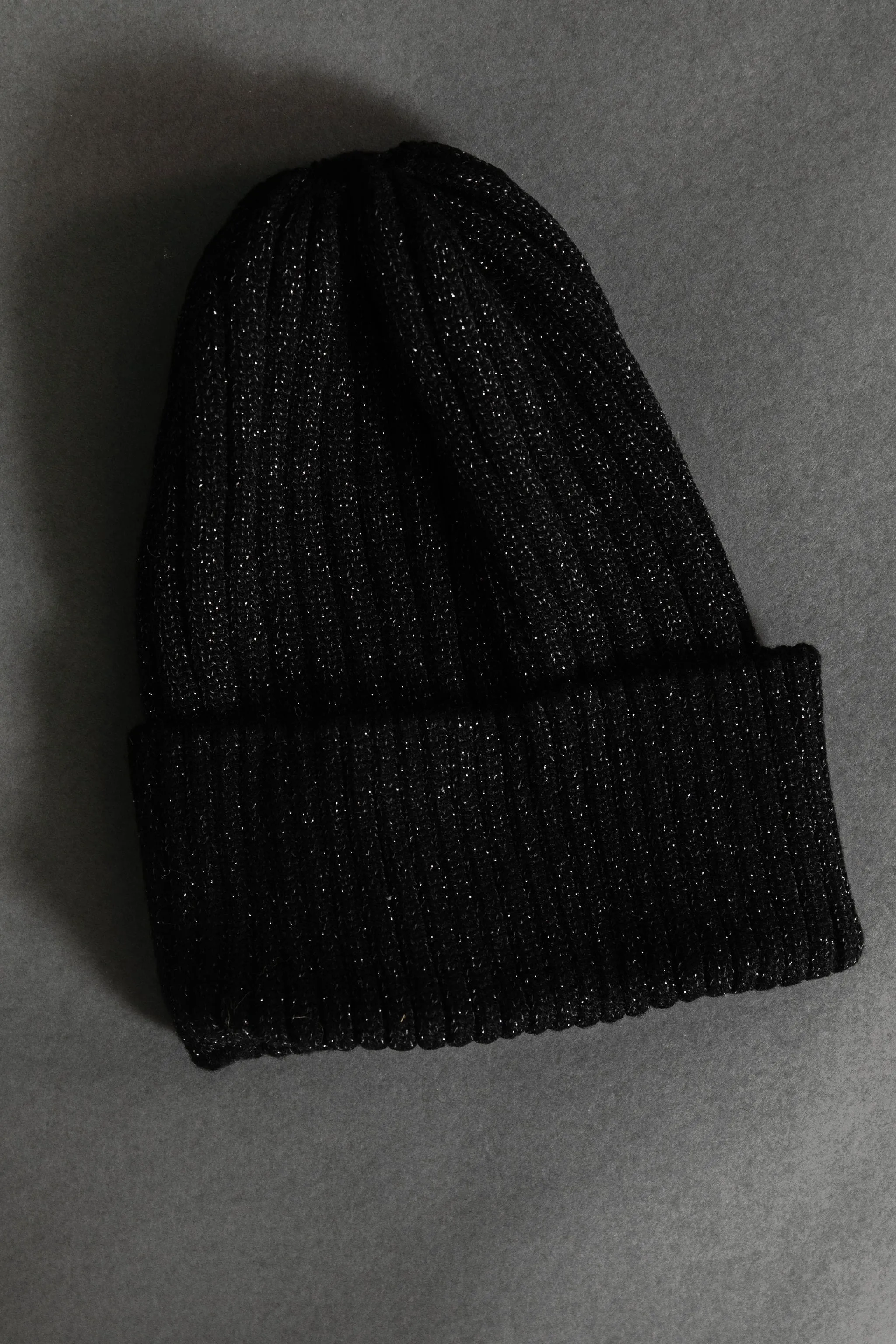 Metallic Ribbed Beanie in Black