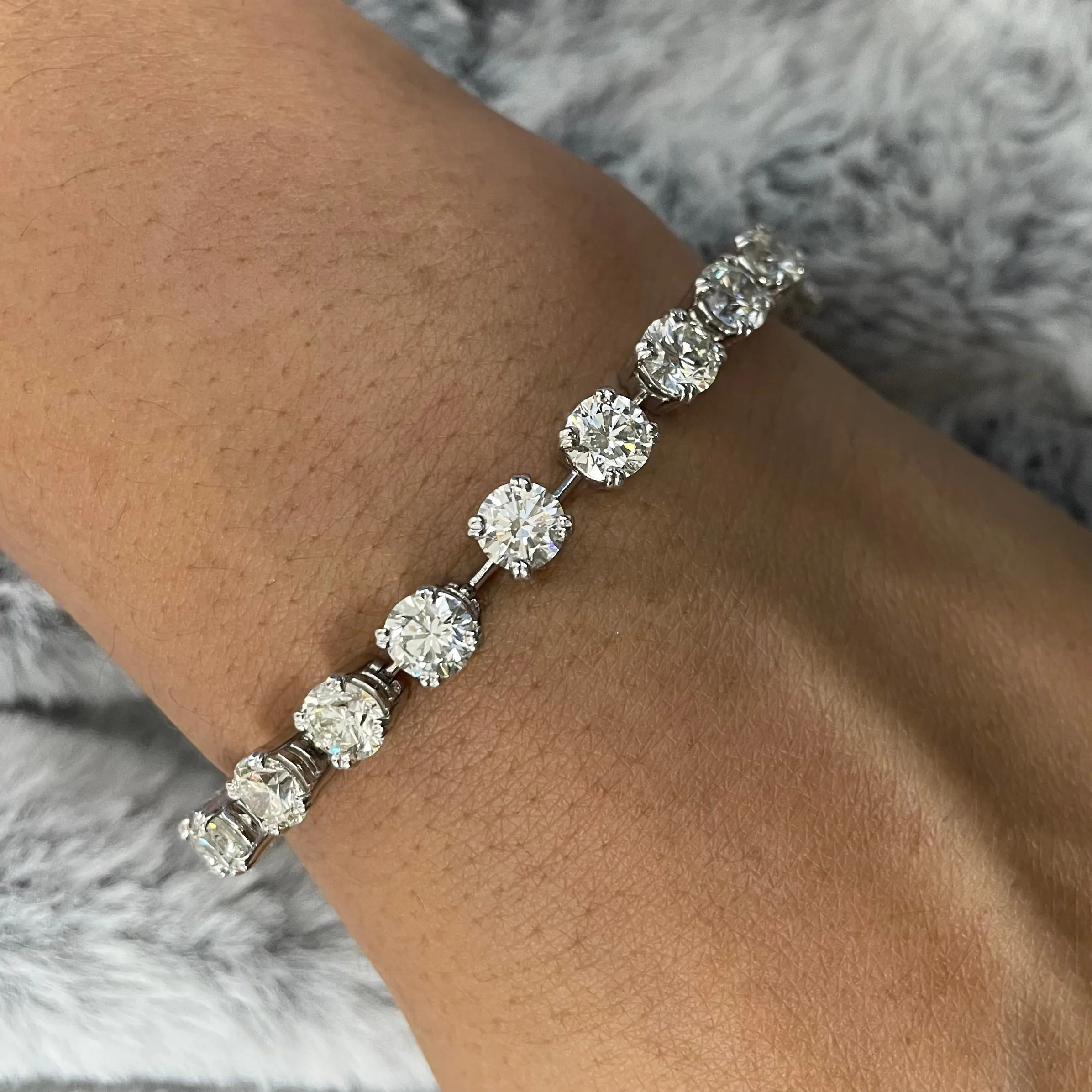 Round Diamond Tennis Bracelet (15.95 ct Diamonds) in Platinum